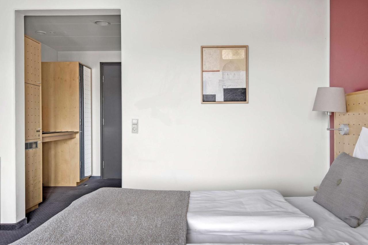 Standard Double Room - Non-Smoking,1351022611:JPEG
